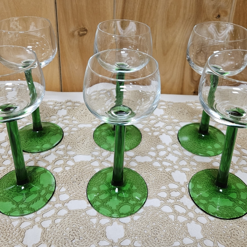 6 Piece Set Luminarc Riesling Wine Glasses With Green Stem Made In France - Picture 3 of 6